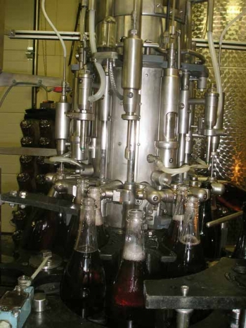 Champagne FAY Michel - Groupe de dosage des bouteilles au dégorgement